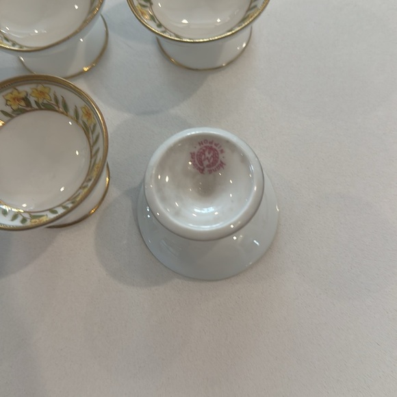 Vintage Nippon hand Painted Set of 4 Floral Gold-Trimmed Mini Salt Egg Bowls - Picture 4 of 4
